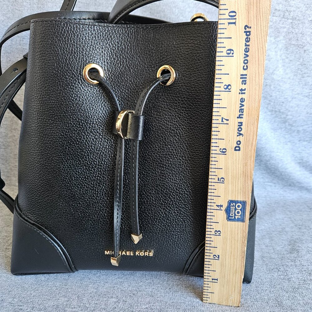 Michael Kors Mercer Gallery Convertible Bucket Leather Shoulder Bag Black/Gold - Picture 8 of 16